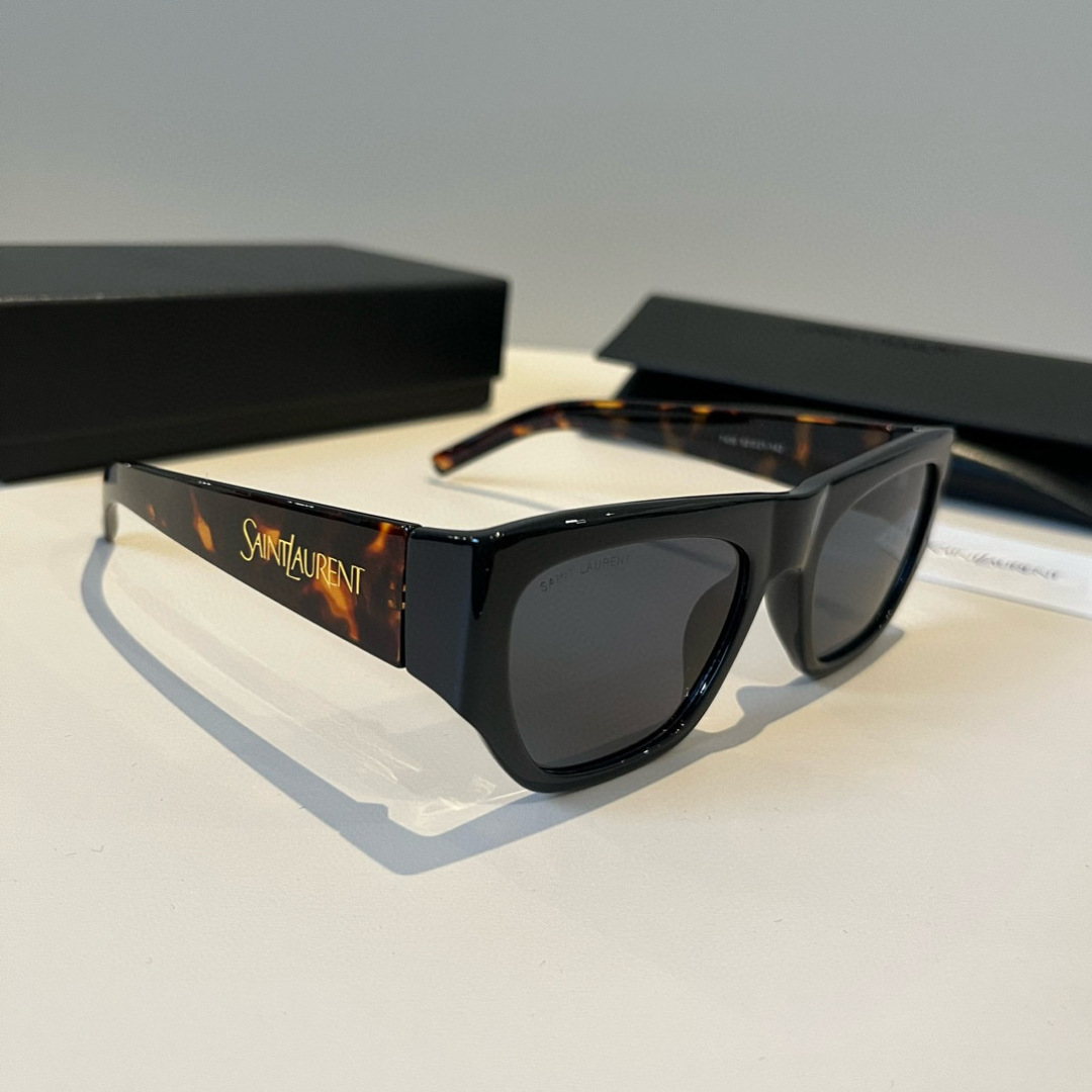 Saint Laurent’s Elegant Black Narrow Frame Sunglasses with Retro Mirror Legs - 图片 3