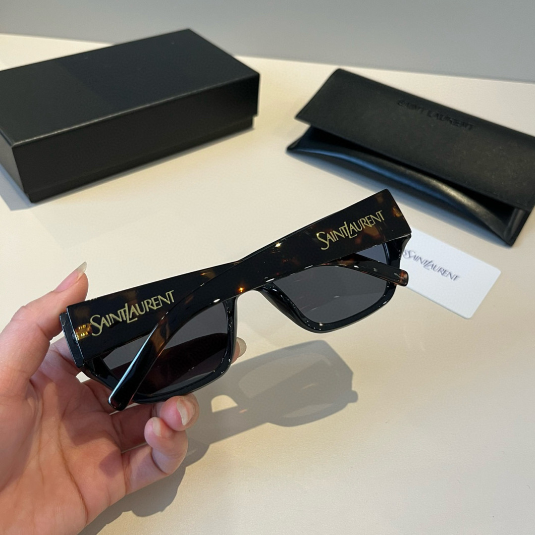 Saint Laurent’s Elegant Black Narrow Frame Sunglasses with Retro Mirror Legs - 图片 9