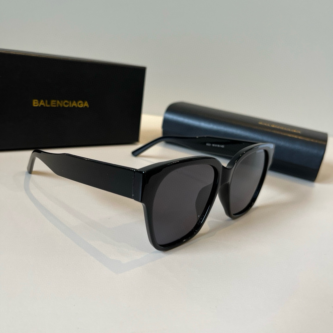 Stylish Parisian Glasses: Gender-Neutral, Pure, Cool, and Comfortable. - 图片 1