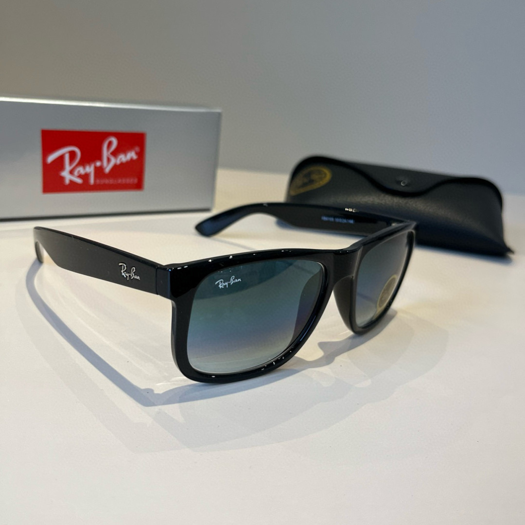 NO:364467,RB4165 RayBan is one of the symbols of the US Air Force. It is highly sought after by major stars and has always led the world trend vane. Its style and endless inspiration have been innovating and never surpassed. This sunglasses not only have high performance and comfort, but also has a high recognition teardrop-like lens that fully demonstrates the tough and handsome, heroic and cool style. High-definition lenses have high impact and wear resistance, making it difficult not to love glasses, sunglasses, glasses19860909RB4165 雷朋(RayBan) 作为美国空军的标志之一,深受各大明星追捧始终引领世界潮流风向标,永不落时的风格、永无止境的灵感,一直在创新,从未被超越. 此款太阳镜不仅具有高性能和舒适度,高辨识度的泪滴状镜片更充分展现硬朗帅气,英姿飒爽的酷感型格.高清晰度镜片具有很高的冲击性和耐磨性,让人很难不爱眼镜墨镜太阳镜,眼镜,glasses