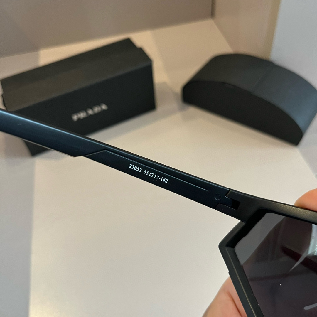 Prada SPS 04W: Stylish 110 Motion Sunglasses for Sports Enthusiasts - 图片 9
