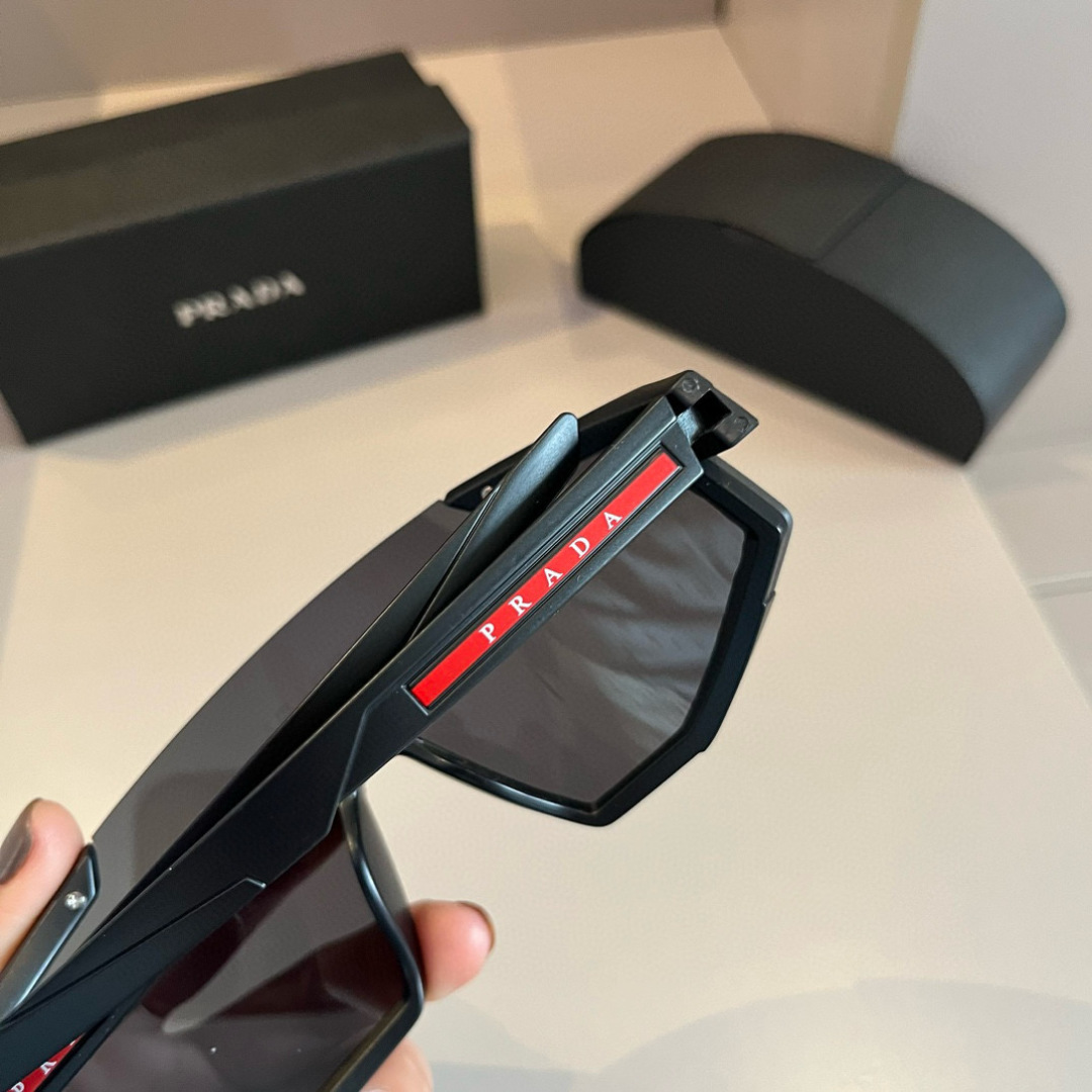 Prada SPS 04W: Stylish 110 Motion Sunglasses for Sports Enthusiasts - 图片 7