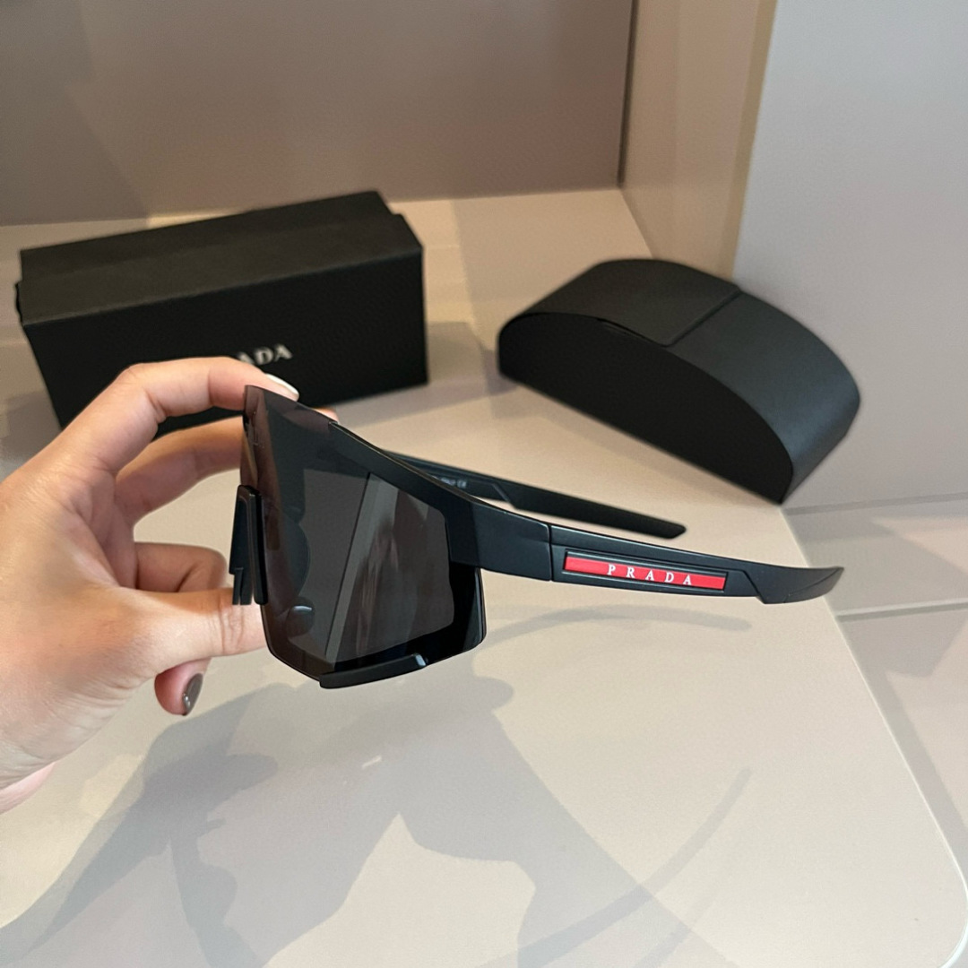 Prada SPS 04W: Stylish 110 Motion Sunglasses for Sports Enthusiasts - 图片 5