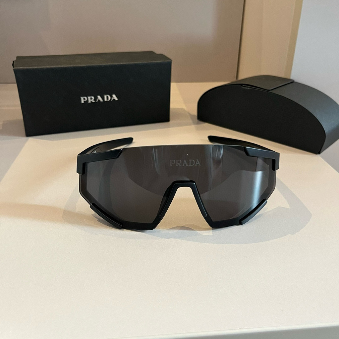 Prada SPS 04W: Stylish 110 Motion Sunglasses for Sports Enthusiasts - 图片 3