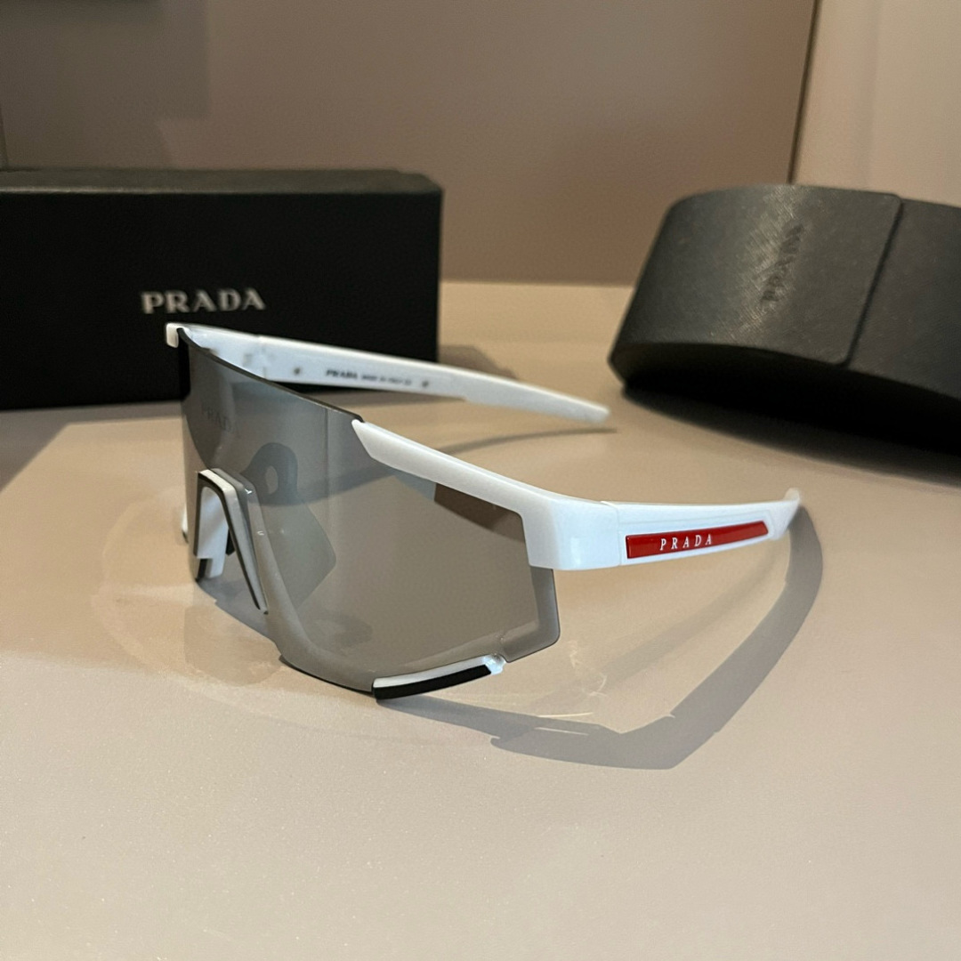 Prada SPS 04W Sunglasses: Stylish Protection for Sun and Sports. - 图片 3