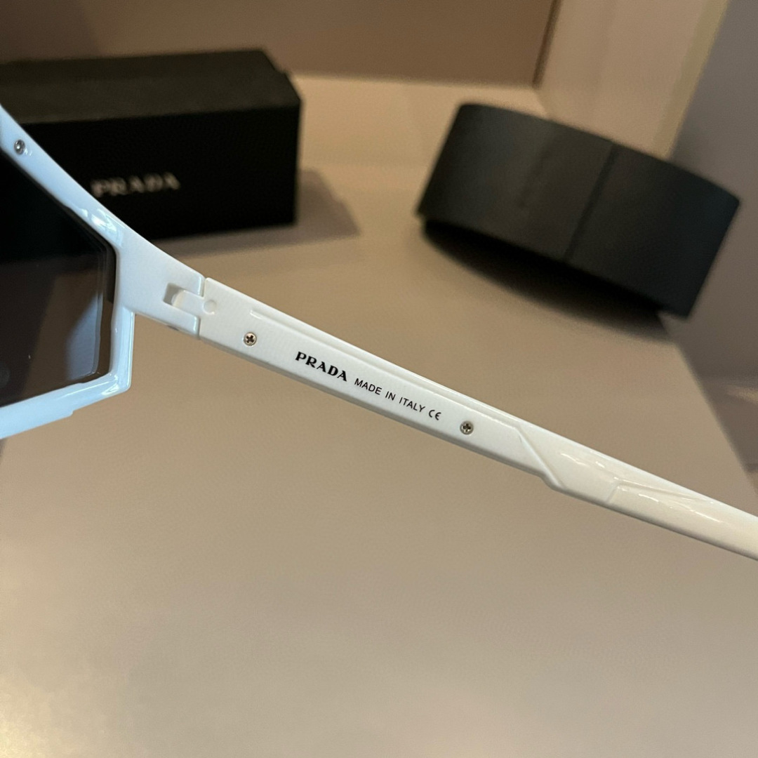 Prada SPS 04W Sunglasses: Stylish Protection for Sun and Sports. - 图片 5