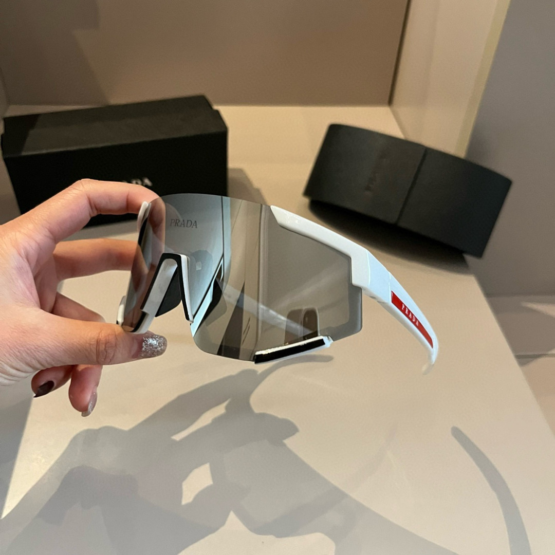 Prada SPS 04W Sunglasses: Stylish Protection for Sun and Sports. - 图片 4