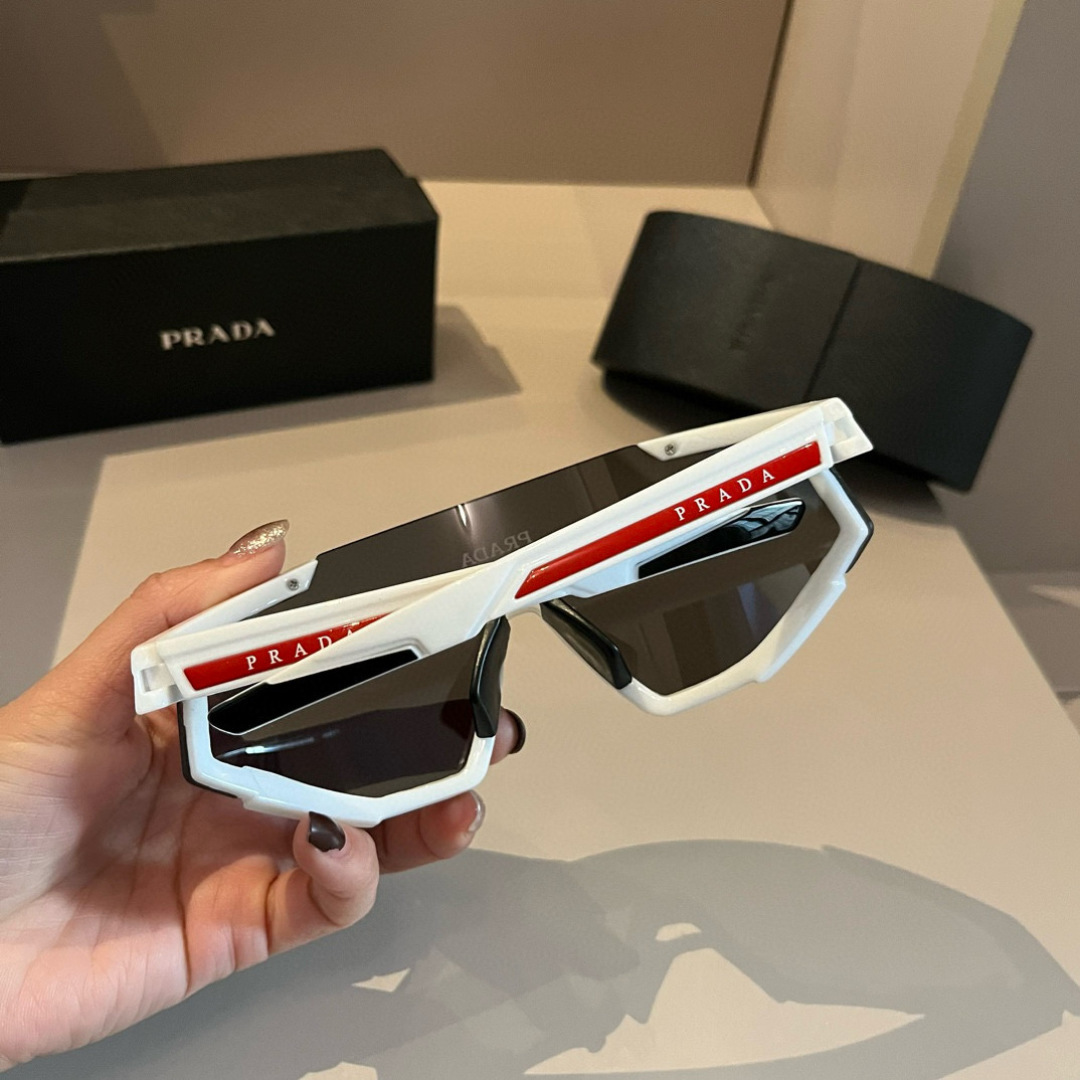Prada SPS 04W Sunglasses: Stylish Protection for Sun and Sports. - 图片 6