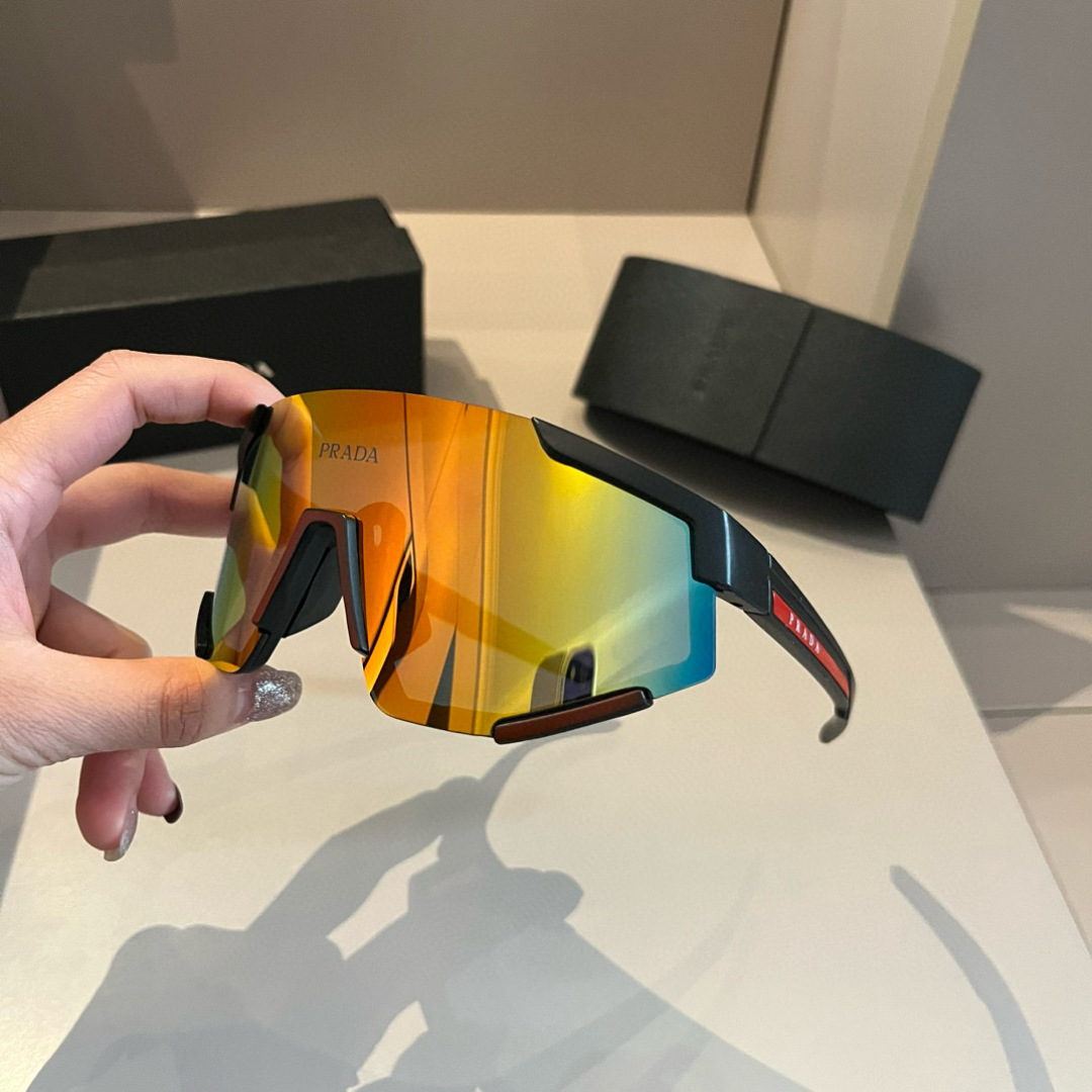 Prada SPS 04W Sunglasses: Stylish Protection for Active Summer Fun - 图片 5