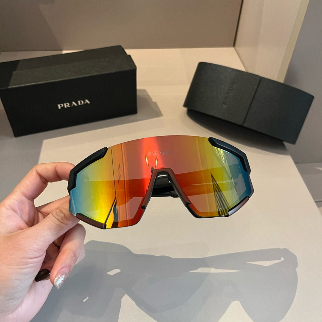Prada SPS 04W Sunglasses: Stylish Protection for Active Summer Fun - 图片 8