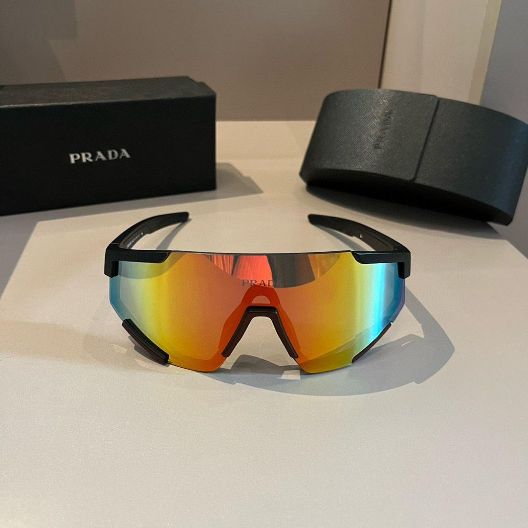 Prada SPS 04W Sunglasses: Stylish Protection for Active Summer Fun - 图片 2