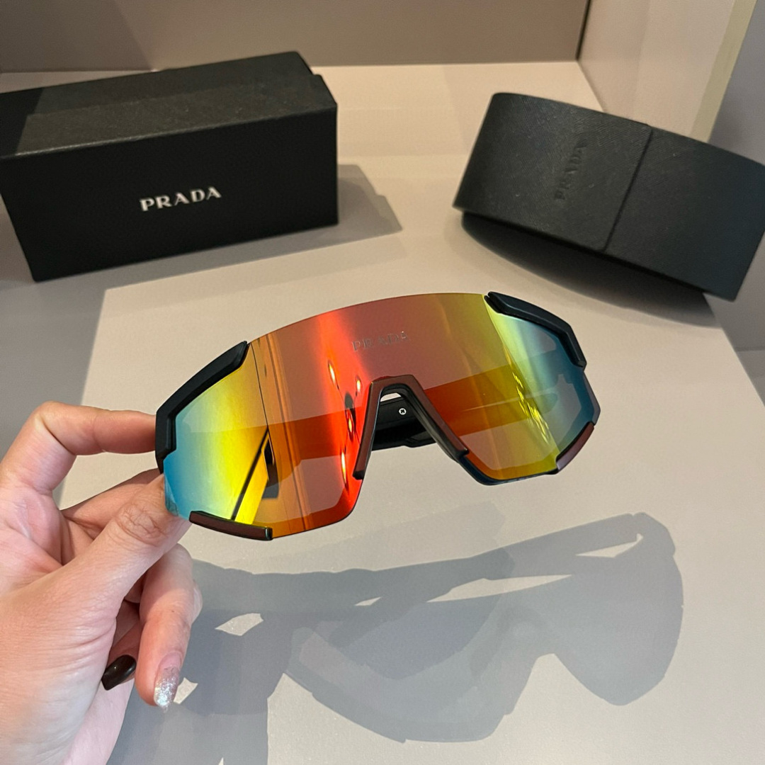Prada SPS 04W Sunglasses: Stylish Protection for Active Summer Fun - 图片 9