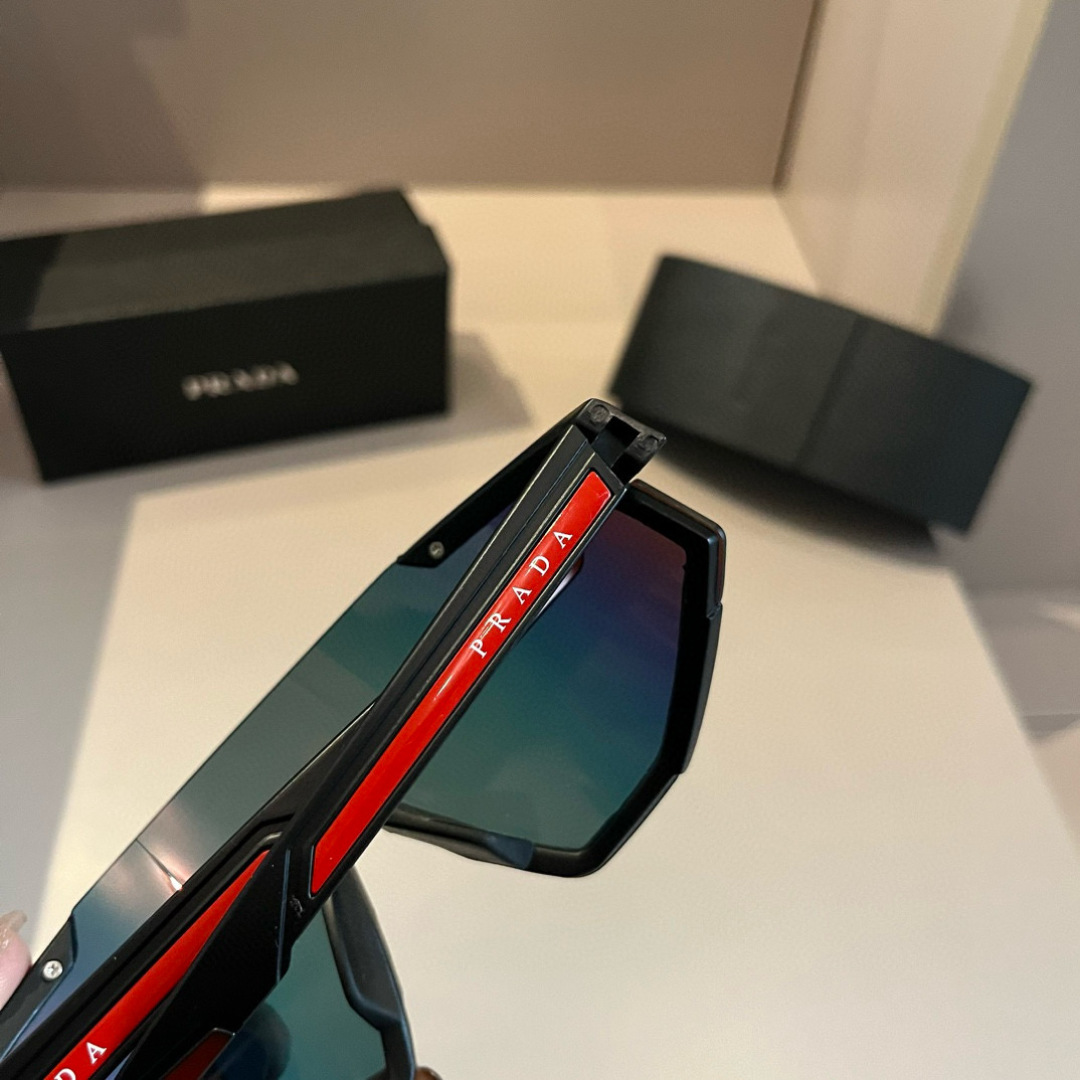 Prada SPS 04W Sunglasses: Stylish Protection for Active Summer Fun - 图片 7