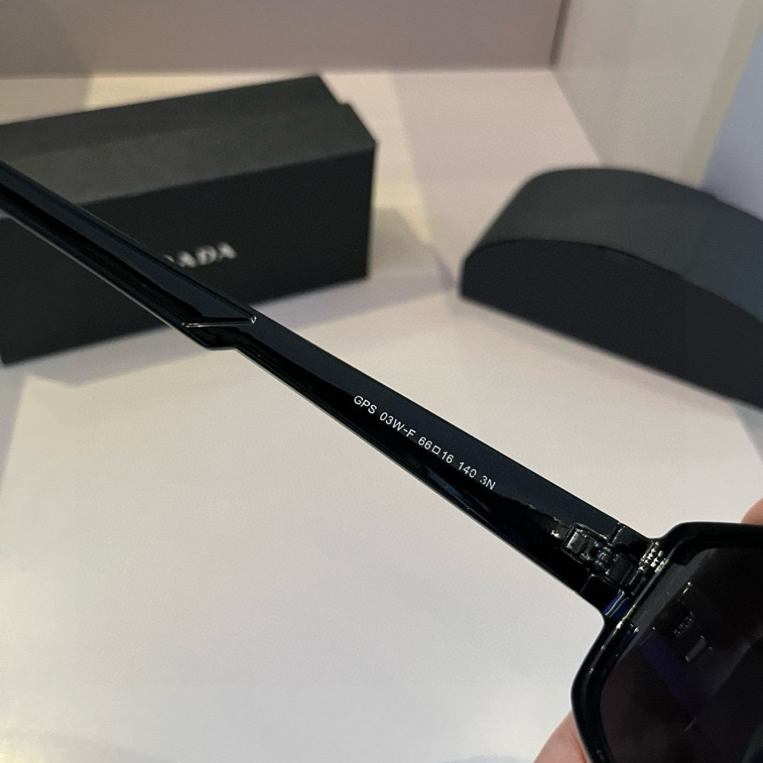 Prada SPS 04W Sunglasses: Stylish Protection for Sports Enthusiasts - 图片 9