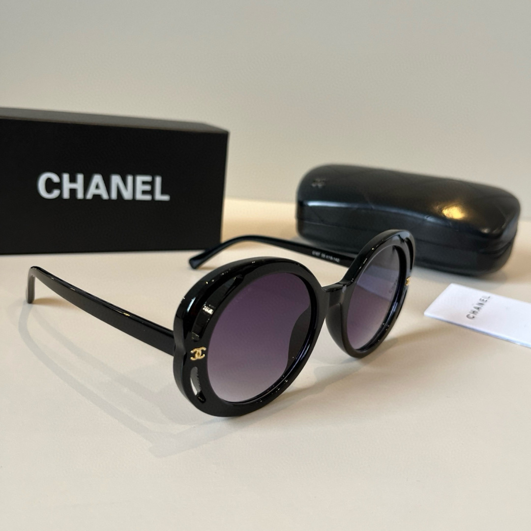 NO:365813,Chanel Chanel classic sunglasses light and super light export dressing essential glasses sunglasses sunglasses, glasses, chanel, chanel19860909Chanel香奈儿经典款太阳镜轻盈超轻 出口搭衣 必备眼镜墨镜太阳镜,眼镜,chanel,chanel,glasses