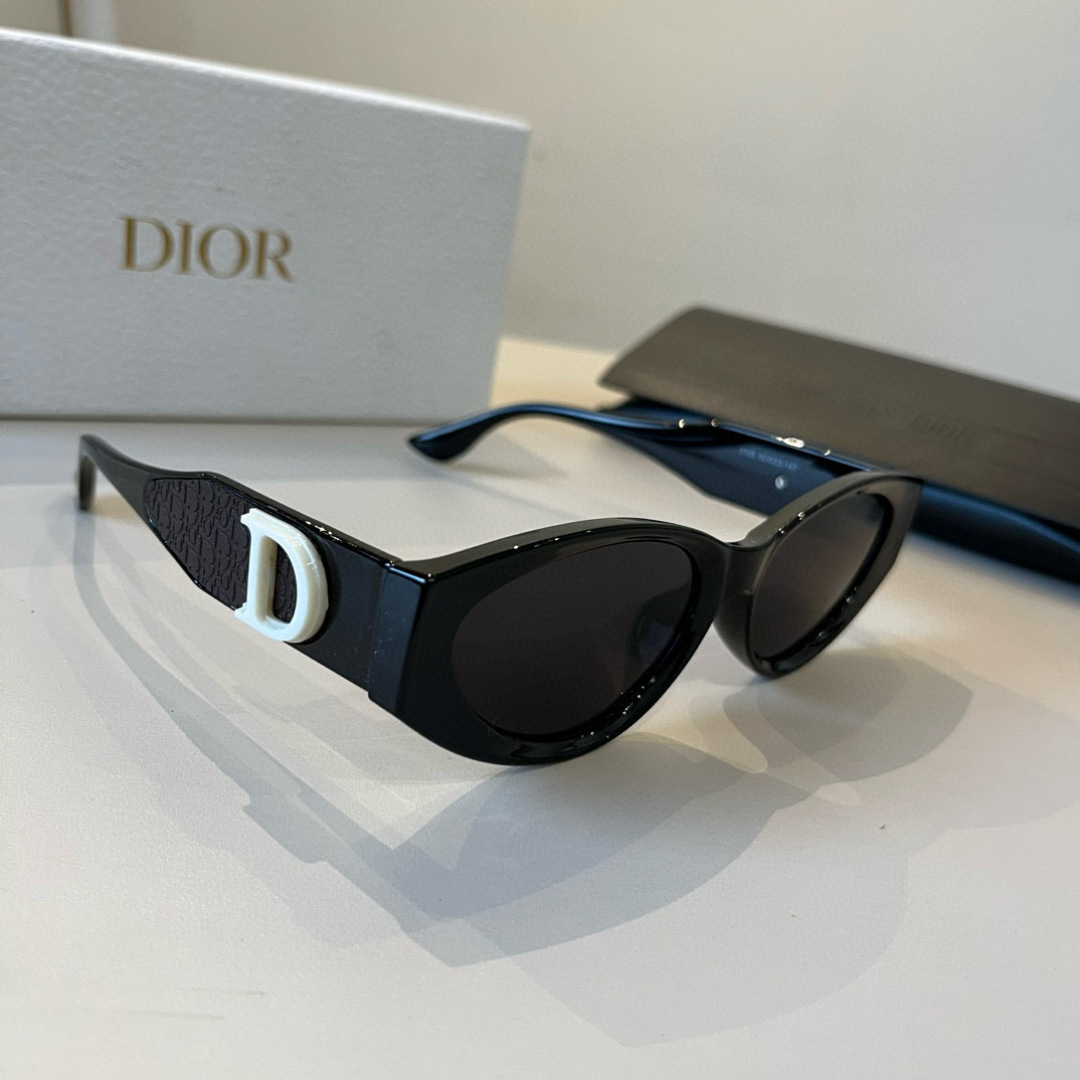 NO:365873,Dior Dior men and women sunglasses, full of three-dimensionality. High-definition lenses. Novelty. Super good texture. Versatile. Simple. Glasses. Sunglasses, sunglasses, glasses, dior, dior19860909Dior迪奥 男女款太阳墨镜,立体感十足. 高清镜片.新颖.质感超好 百搭.简洁.眼镜墨镜太阳镜,眼镜,dior,dior,glasses