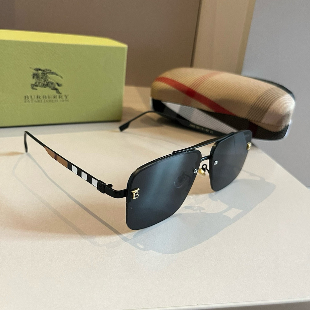 NO:365944,Burberry Burberry New one-piece driving mirror sunglasses must be used for traveling many celebrities Sunglasses Men and women Sunglasses Flying Glasses Sunglasses Sunglasses, Glasses, Burberry, Burberry19860909Burberry巴宝莉 新款连体驶驾镜墨镜出行必众备多明星同款 太阳镜 男女太士阳镜飞行 眼镜墨镜太阳镜,眼镜,burberry,burberry,glasses