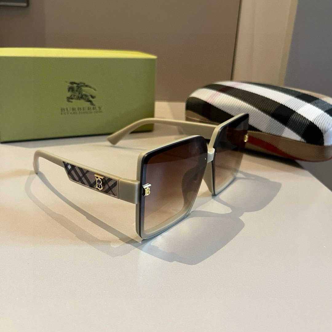 NO:365965,Burberry Burberry's new sunglasses must be used for traveling many celebrities. Sunglasses, glasses, sunglasses, sunglasses, glasses, burberry, burberry19860909Burberry巴宝莉新款太阳墨镜出行必众备多明星同款 太阳镜眼镜墨镜太阳镜,眼镜,burberry,burberry,glasses