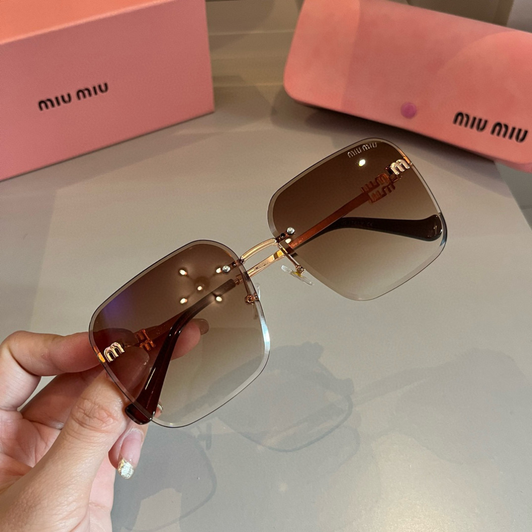 “High-Sensored UV-Proof Sunglasses for Women Driving: Mumumiu’s Latest Collection” - 图片 6