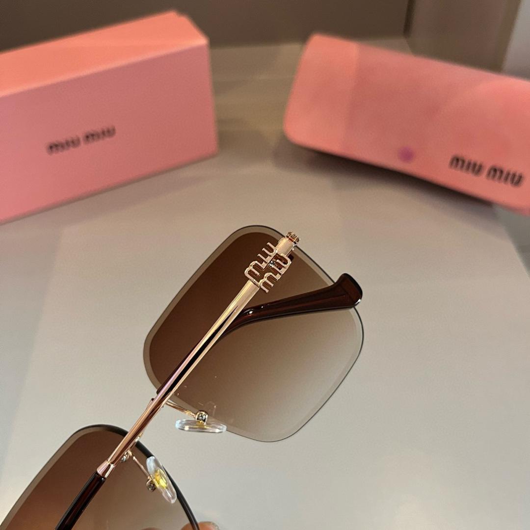 “High-Sensored UV-Proof Sunglasses for Women Driving: Mumumiu’s Latest Collection” - 图片 7