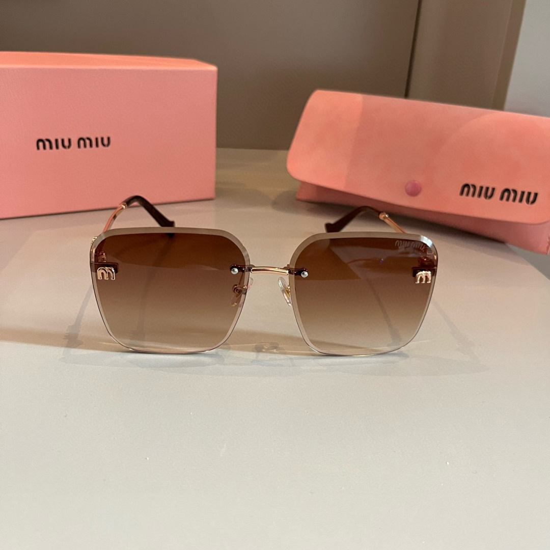 “High-Sensored UV-Proof Sunglasses for Women Driving: Mumumiu’s Latest Collection” - 图片 2