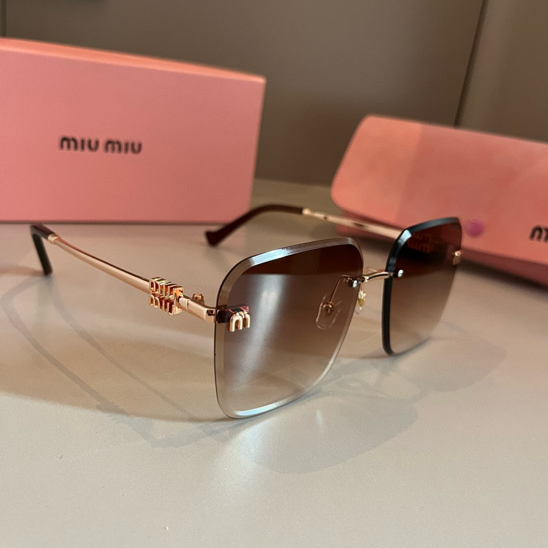 “High-Sensored UV-Proof Sunglasses for Women Driving: Mumumiu’s Latest Collection” - 图片 1