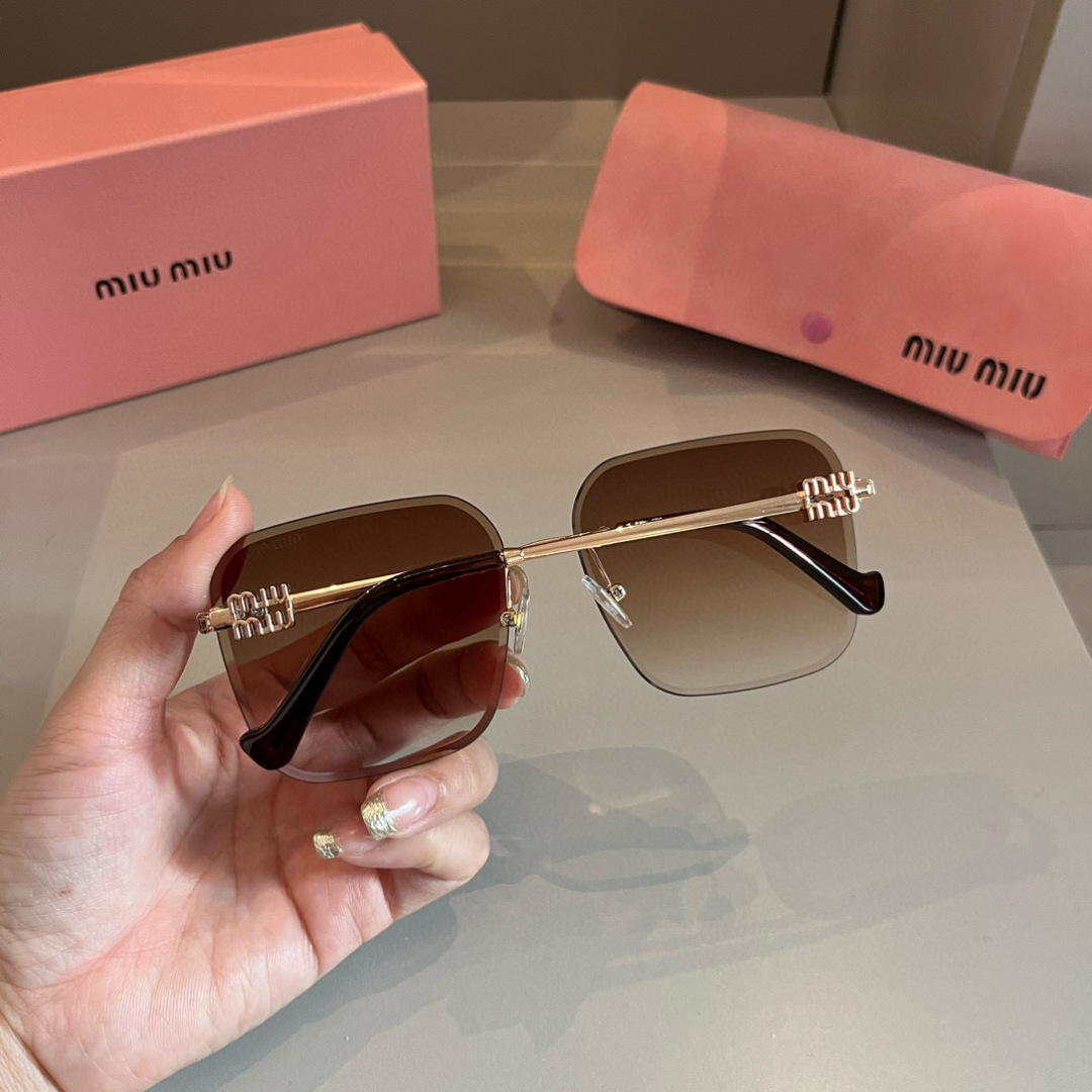 “High-Sensored UV-Proof Sunglasses for Women Driving: Mumumiu’s Latest Collection” - 图片 5