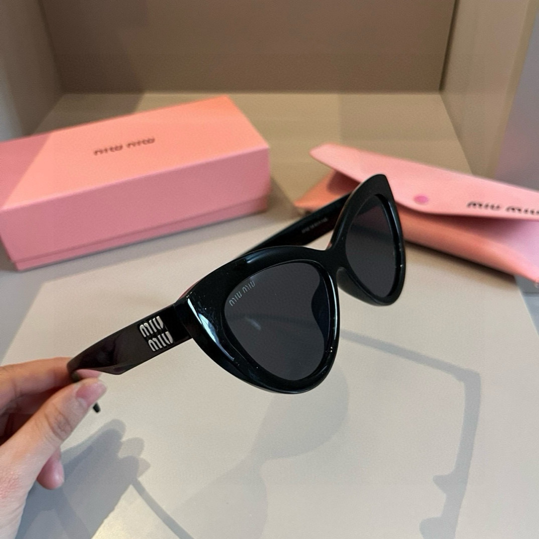 three hundred and sixty-three. miumiu’s 2024 new sunglasses - 图片 5
