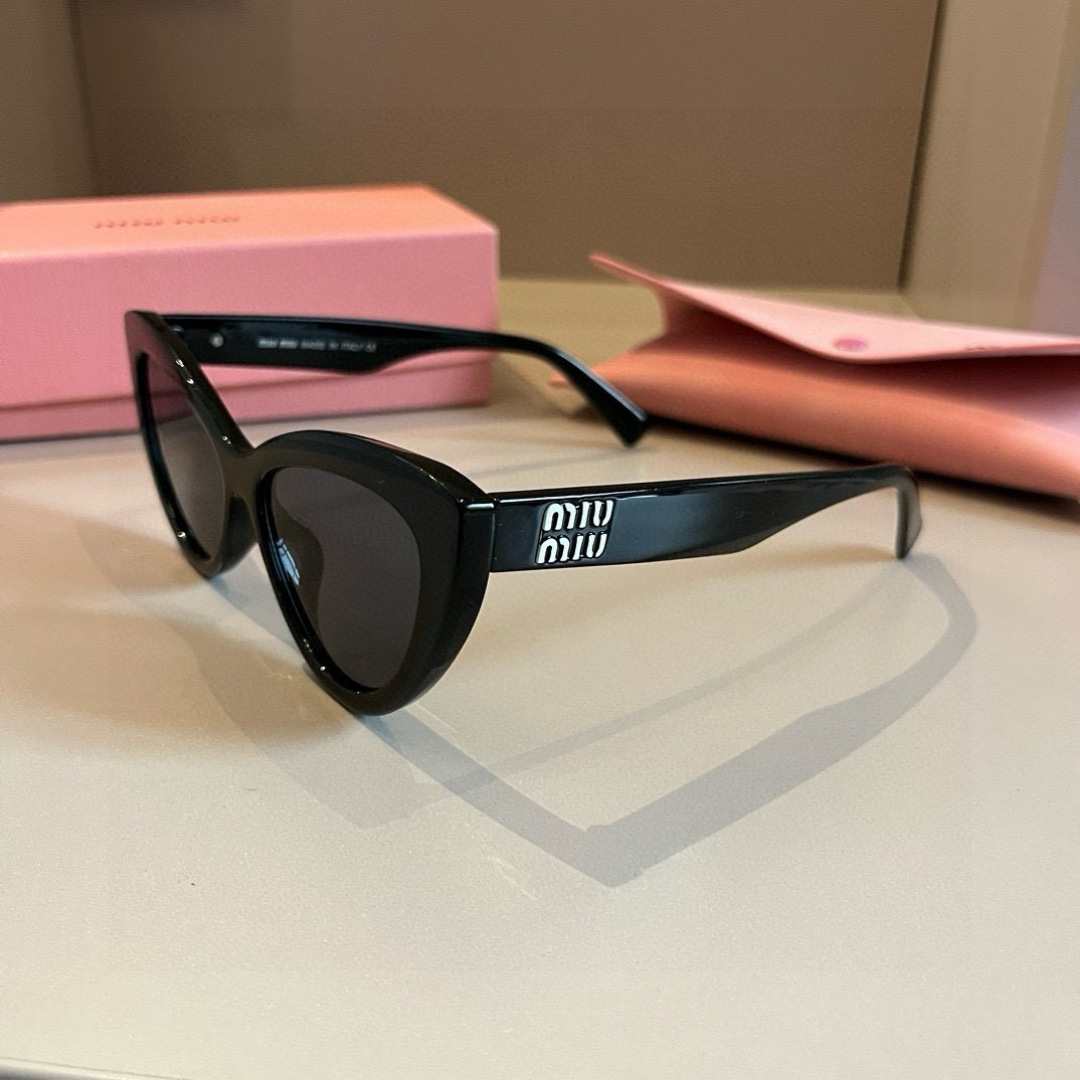 three hundred and sixty-three. miumiu’s 2024 new sunglasses - 图片 4