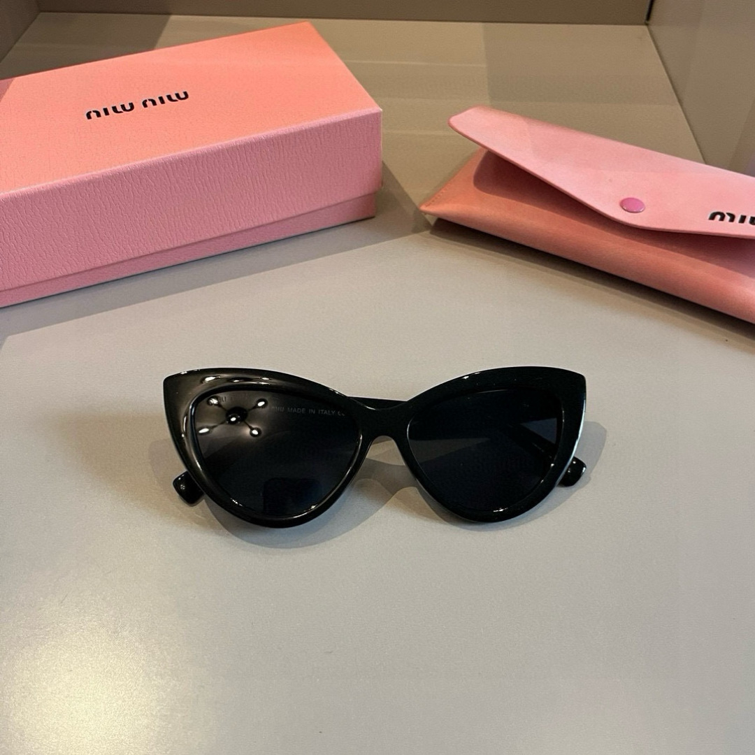 three hundred and sixty-three. miumiu’s 2024 new sunglasses - 图片 6