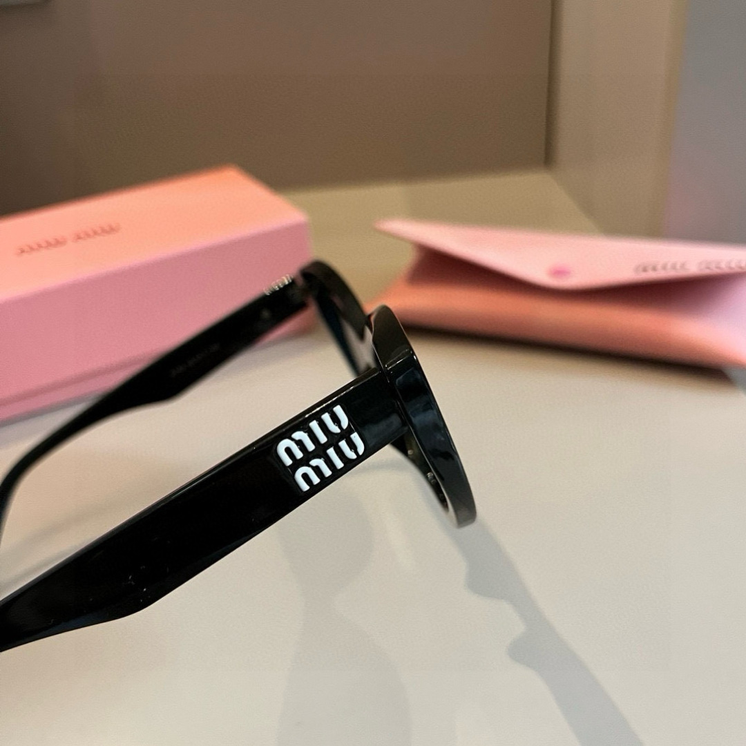 three hundred and sixty-three. miumiu’s 2024 new sunglasses - 图片 2