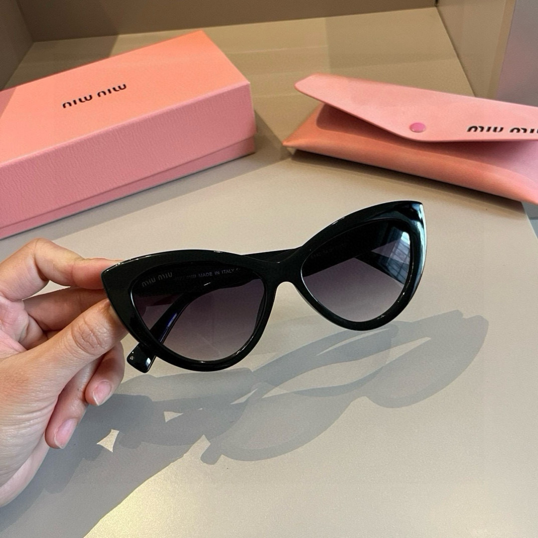 three hundred and sixty-three. miumiu’s 2024 new sunglasses - 图片 1