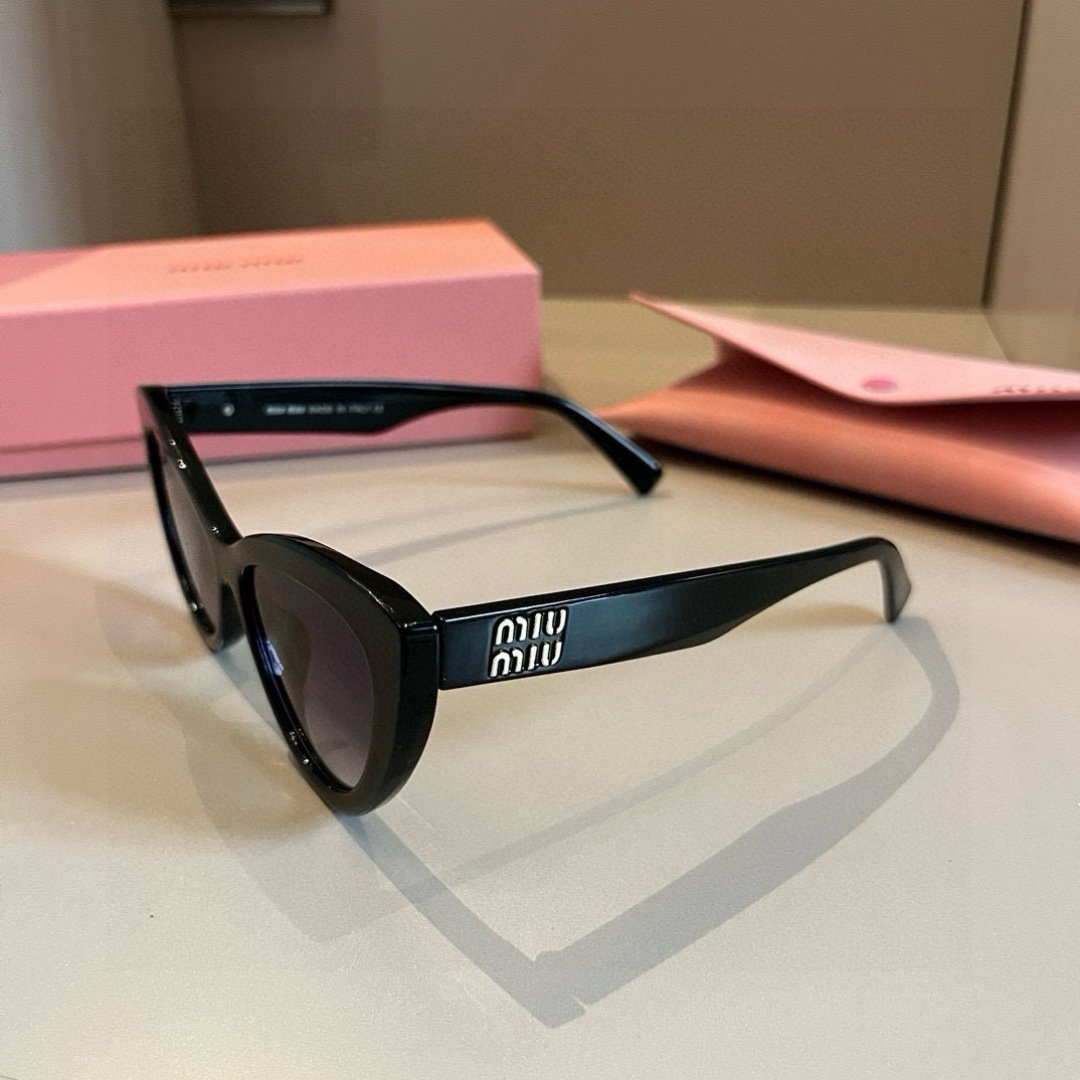three hundred and sixty-three. miumiu’s 2024 new sunglasses - 图片 4