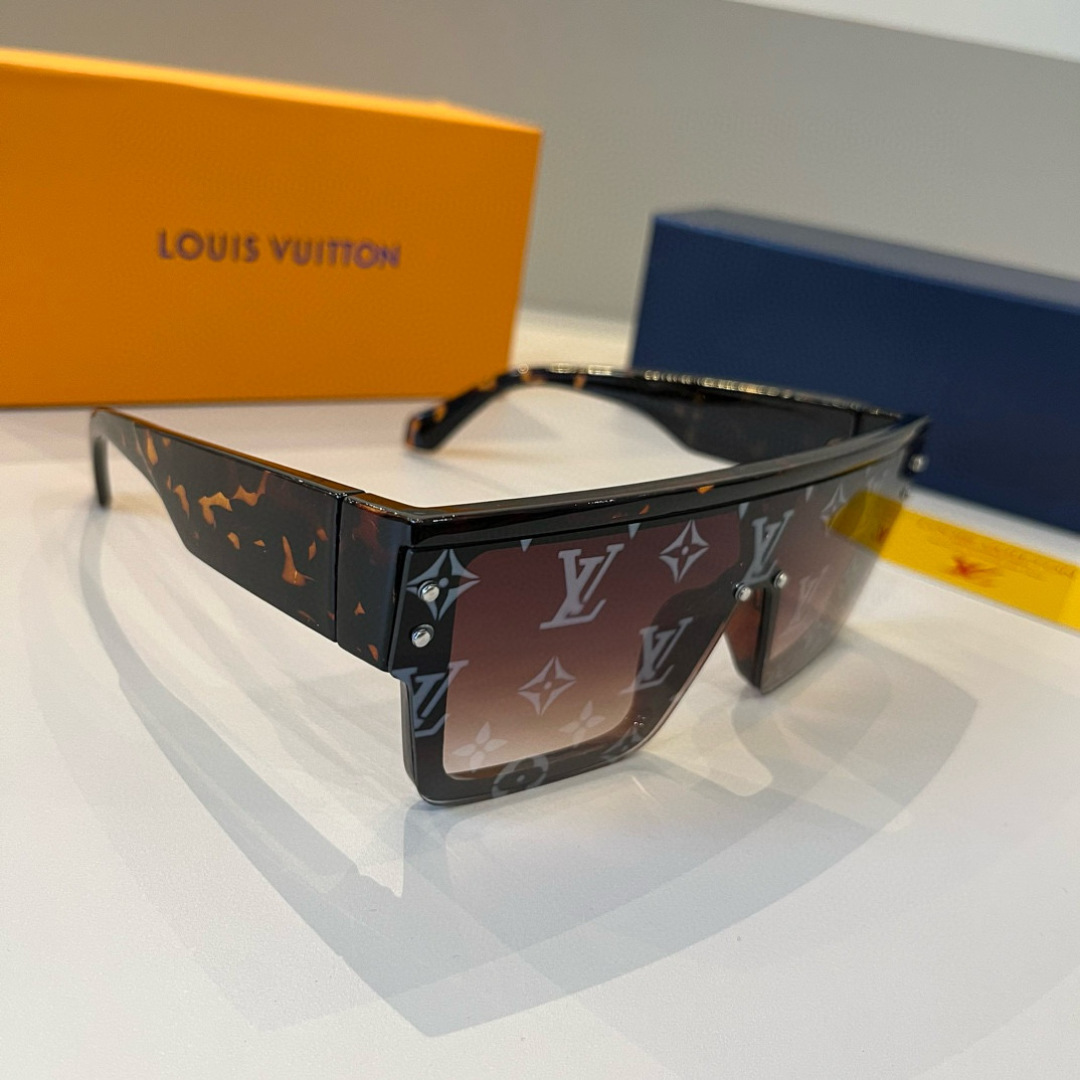 NO:367168,LV those sunglasses that are full of aura of big shots. Louis Vuitton's sunglasses are completely colored and designed. They are all specially customized for big shots. #v sunglasses. Wear direct business empire new president. Who knows my sister's best friend wears glasses. Sunglasses. Sunglasses. Sunglasses. Louis vuitton. Louis vuitton. Louis vuitton.19860909LV那些戴上大佬气场全开的太阳镜 Louis Vuitton路易威登的太阳镜配色和设计完完全 全是专门给大佬们定制的吧#v墨镜 戴上直接商业帝国新总裁 谁懂我的拽姐闺蜜戴了死拽死拽的眼镜墨镜太阳镜,眼镜,louis vuitton,louis vuitton,louis vuitton,glasses