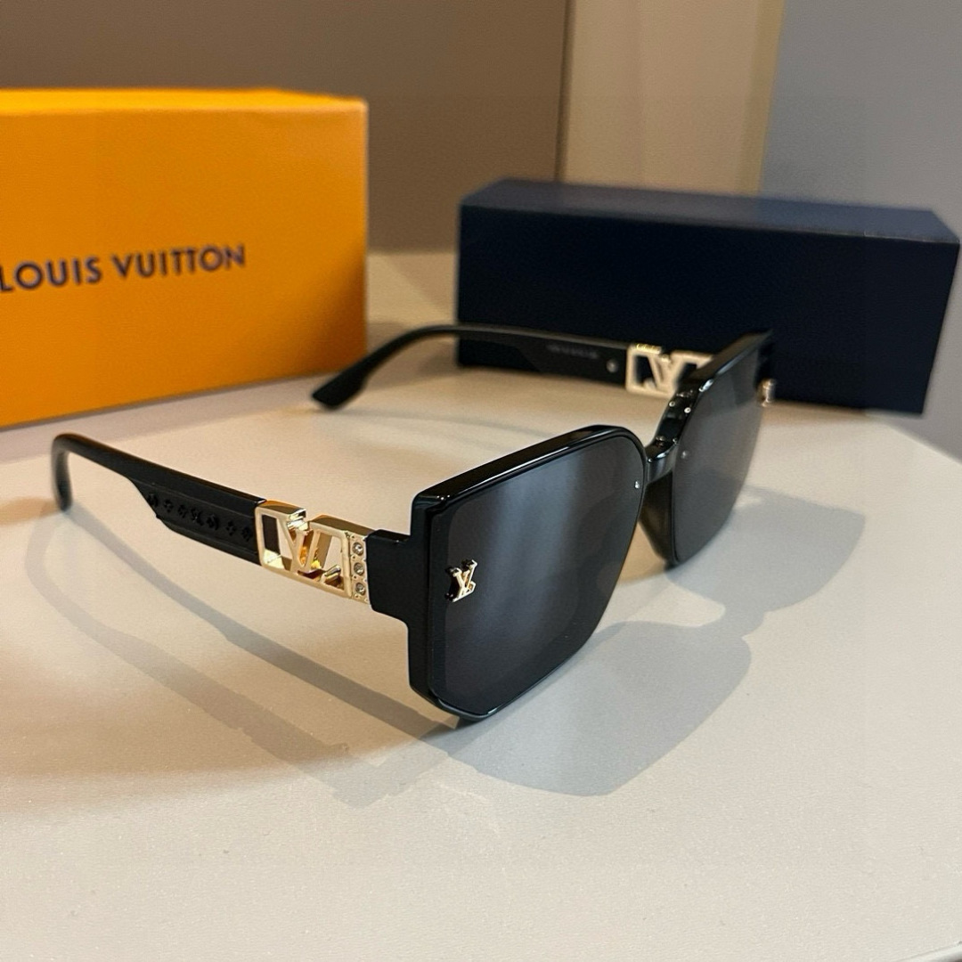 NO:367178,LV sunglasses Men's sunglasses Women's sunglasses are beautiful and look super atmospheric on the face, making the face look small, the small print will not feel like a rustic nouveau riche, both men and women can wear it, very fashionable #LV sunglasses sunglasses, glasses, louis vuitton19860909LV墨镜 男款墨镜女款墨镜好看上脸超大气显脸小,小满印不会有土气暴发户的感觉,男女都能带,很时髦 #LV墨镜眼镜墨镜太阳镜,眼镜,louis vuitton,glasses