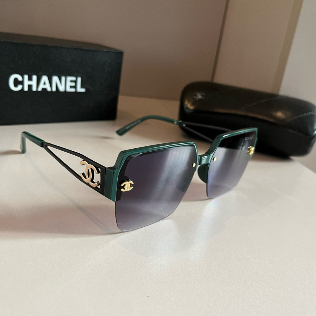 Солнечные очки Chanel