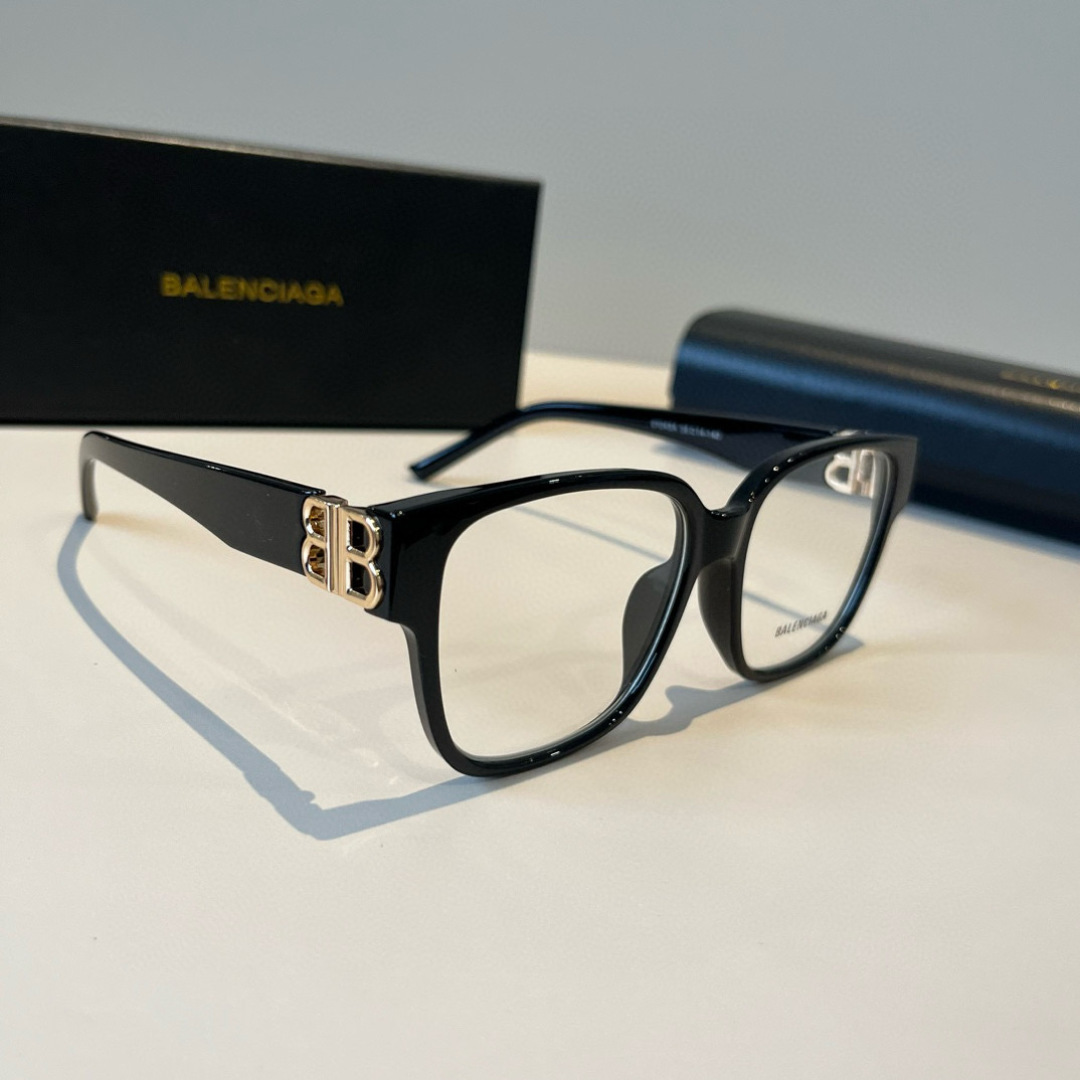 NO:368337,Balenciaga BALENCIAGA sunglasses square retro trend sunglasses retro frame and versatile lens color, temple decoration golden symmetrical BB logo folding dumpling chain combines beauty and functionality, reproducing the brand Logo trendy glasses sunglasses, glasses, balenciaga, balenciaga19860909巴黎世家 BALENCIAGA太阳镜方形复古潮流墨镜复古框型与百搭镜片色彩,镜腿装饰金色对称式 BB标识折叠式饺链兼具美观与功能性,再现品牌 Logo风潮眼镜墨镜太阳镜,眼镜,balenciaga,balenciaga,glasses