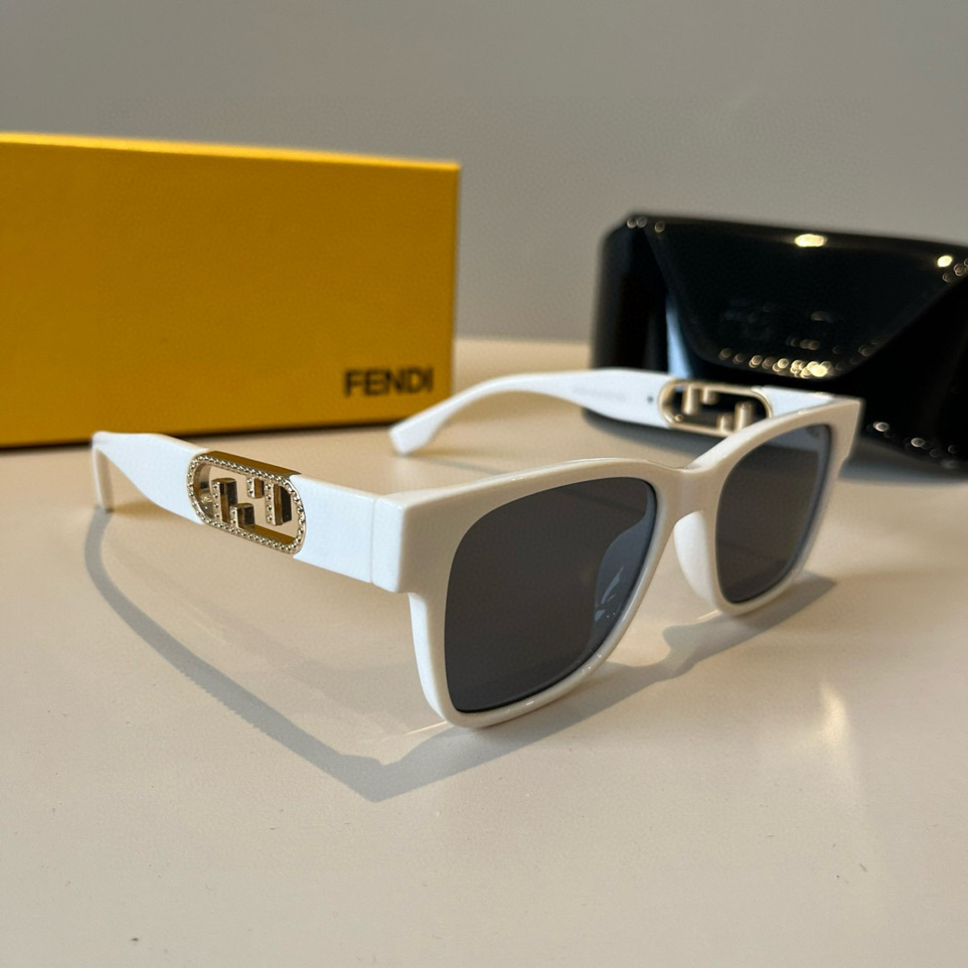 Солнечные очки белые универсальные Fendi