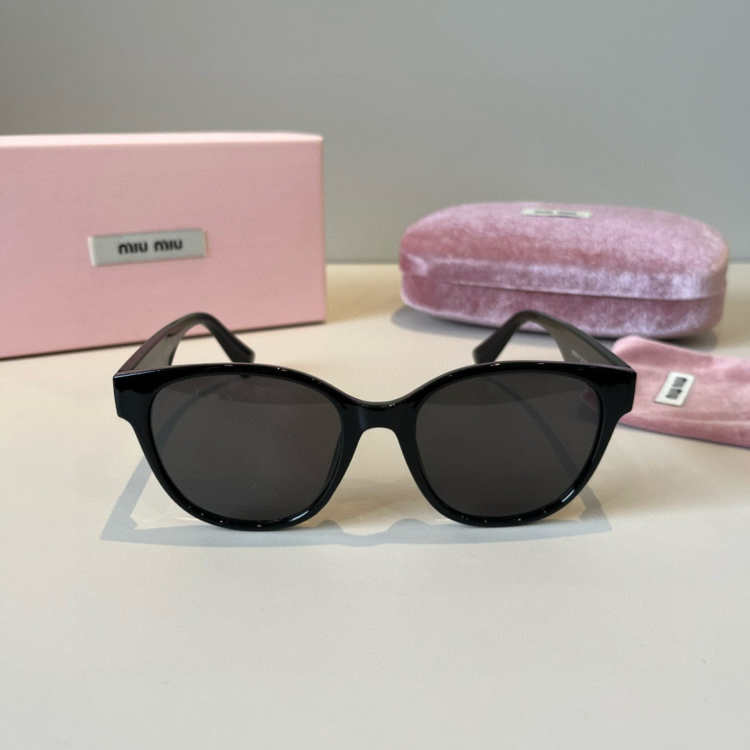 Солнцезащитные очки Miu Miu модель SMUO7S