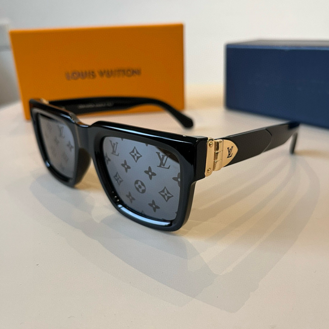 Солнечные очки Louis Vuitton