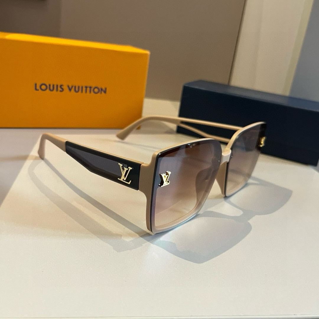 NO:371539,LV sunglasses Women's sunglasses look nice and look very generous on the face, and the face is small. The small print will not feel like a rustic nouveau riche. Both men and women can wear it, which is very fashionable. Glasses, sunglasses, glasses, louis vuitton19860909LV墨镜 女款墨镜好看上脸超大气显脸小,小满印不会有土气暴发户的感觉,男女都能带,很时髦 眼镜墨镜太阳镜,眼镜,louis vuitton,glasses