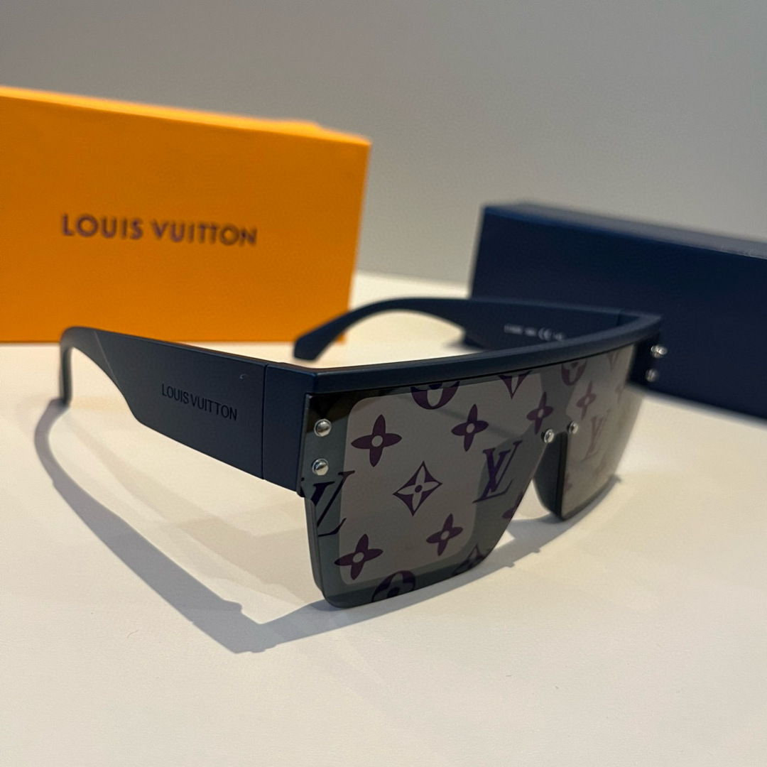 NO:371131,LV those sunglasses that are full of aura of big shots. Louis Vuitton's sunglasses are completely colored and designed. They are all specially customized for big shots. #v sunglasses. Wear direct business empire new president. Who knows my sister's best friend wears glasses. Sunglasses. Sunglasses. Sunglasses. Louis vuitton. Louis vuitton. Louis vuitton.19860909LV那些戴上大佬气场全开的太阳镜 Louis Vuitton路易威登的太阳镜配色和设计完完全 全是专门给大佬们定制的吧#v墨镜 戴上直接商业帝国新总裁 谁懂我的拽姐闺蜜戴了死拽死拽的眼镜墨镜太阳镜,眼镜,louis vuitton,louis vuitton,louis vuitton,glasses