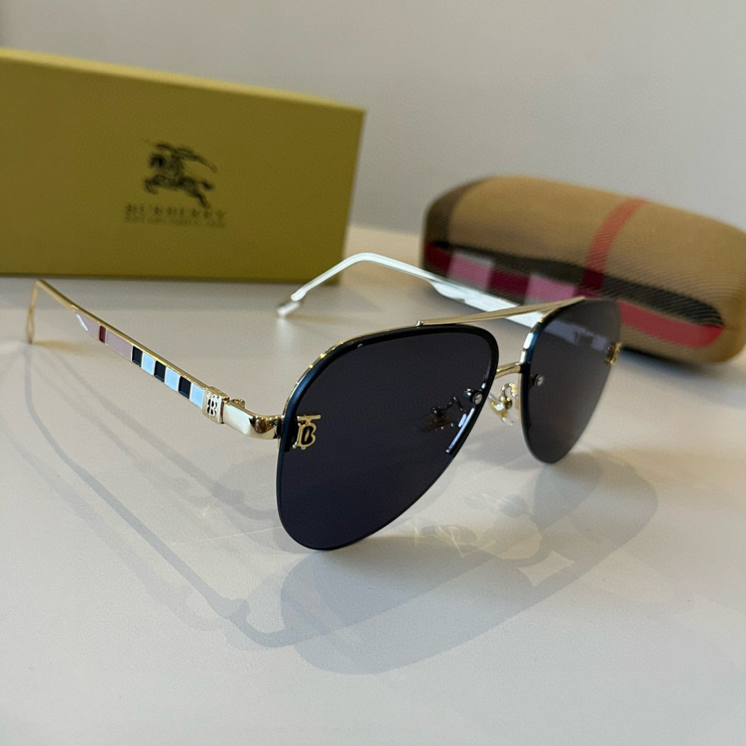 NO:371169,Burberry Burberry New one-piece driving mirror sunglasses must be used for traveling many celebrities Sunglasses Men and women Sunglasses Flying Glasses Sunglasses Sunglasses, Glasses, Burberry, Burberry19860909Burberry巴宝莉 新款连体驶驾镜墨镜出行必众备多明星同款 太阳镜 男女太士阳镜飞行 眼镜墨镜太阳镜,眼镜,burberry,burberry,glasses