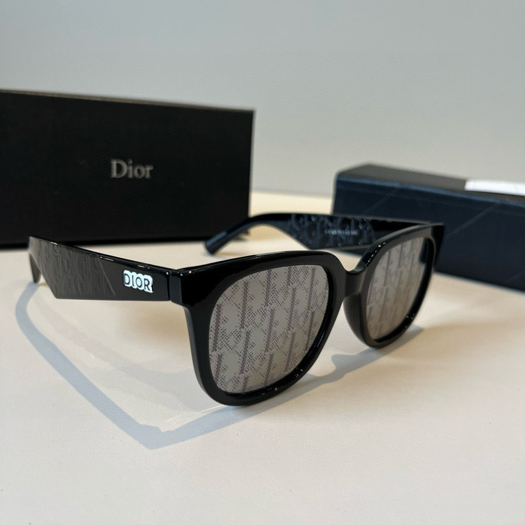 Солнцезащитные очки Dior