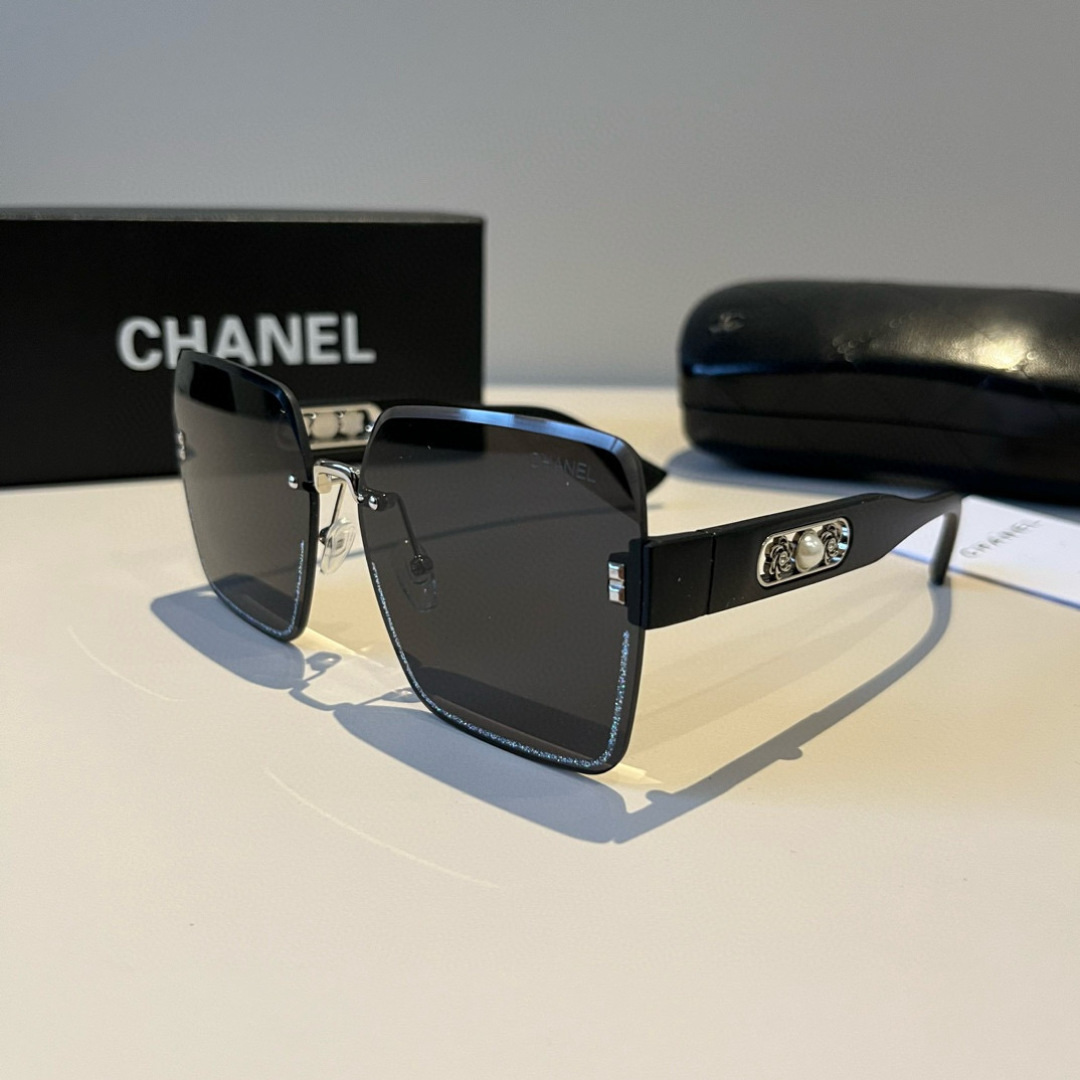 Солнцезащитные очки квадратной формы Chanel