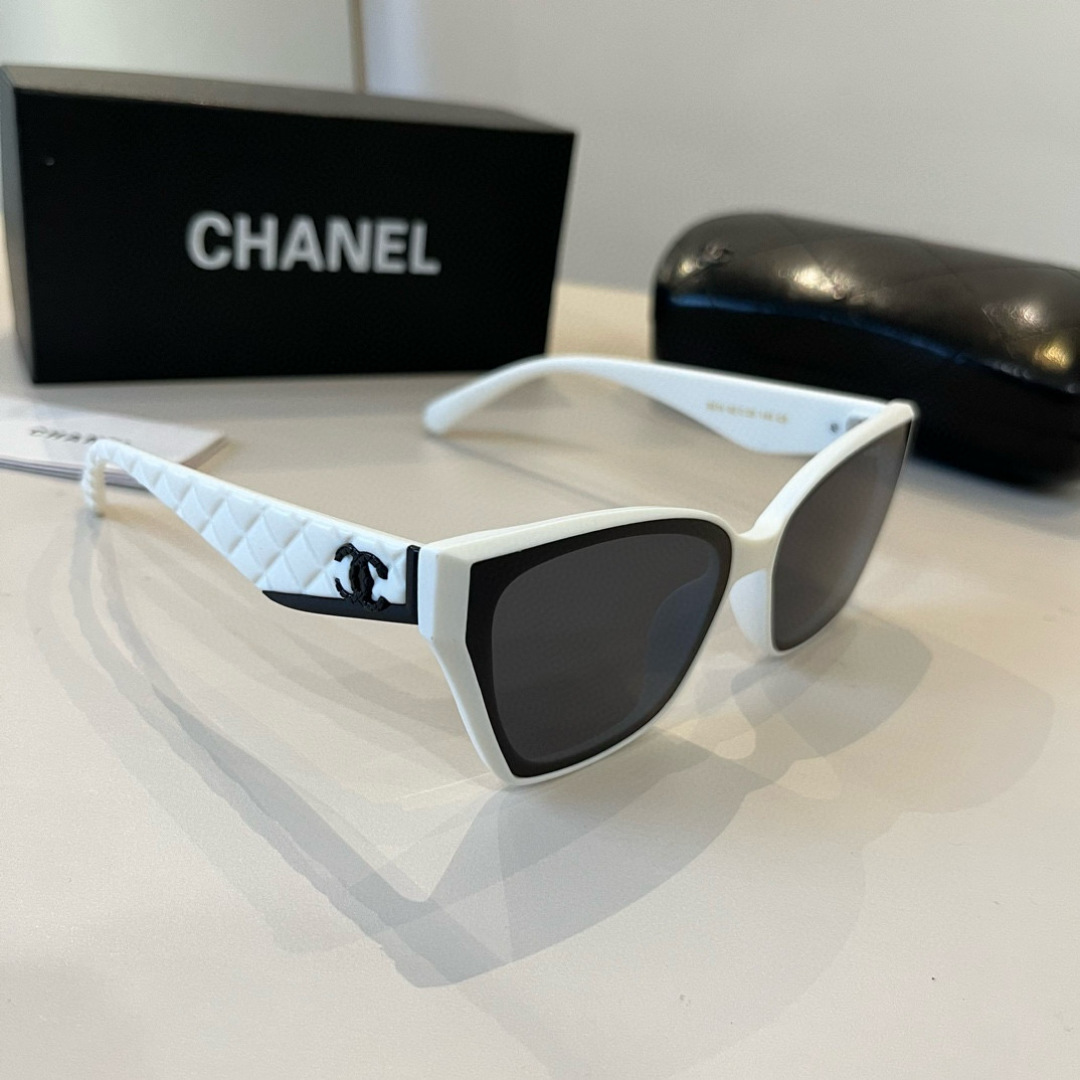 NO:372478,Chanel's new glasses cool and uncensored artifact are super stylish and don't want to make-up. Ladies can have two glasses, super versatile glasses, sunglasses, sunglasses, chanel, chanel19860909Chanel香奈儿新款眼镜酷飒素颜神器超有范不想画妆小姐姐们可以拥有哦两款眼镜超百搭眼镜墨镜太阳镜,眼镜,chanel,chanel,glasses