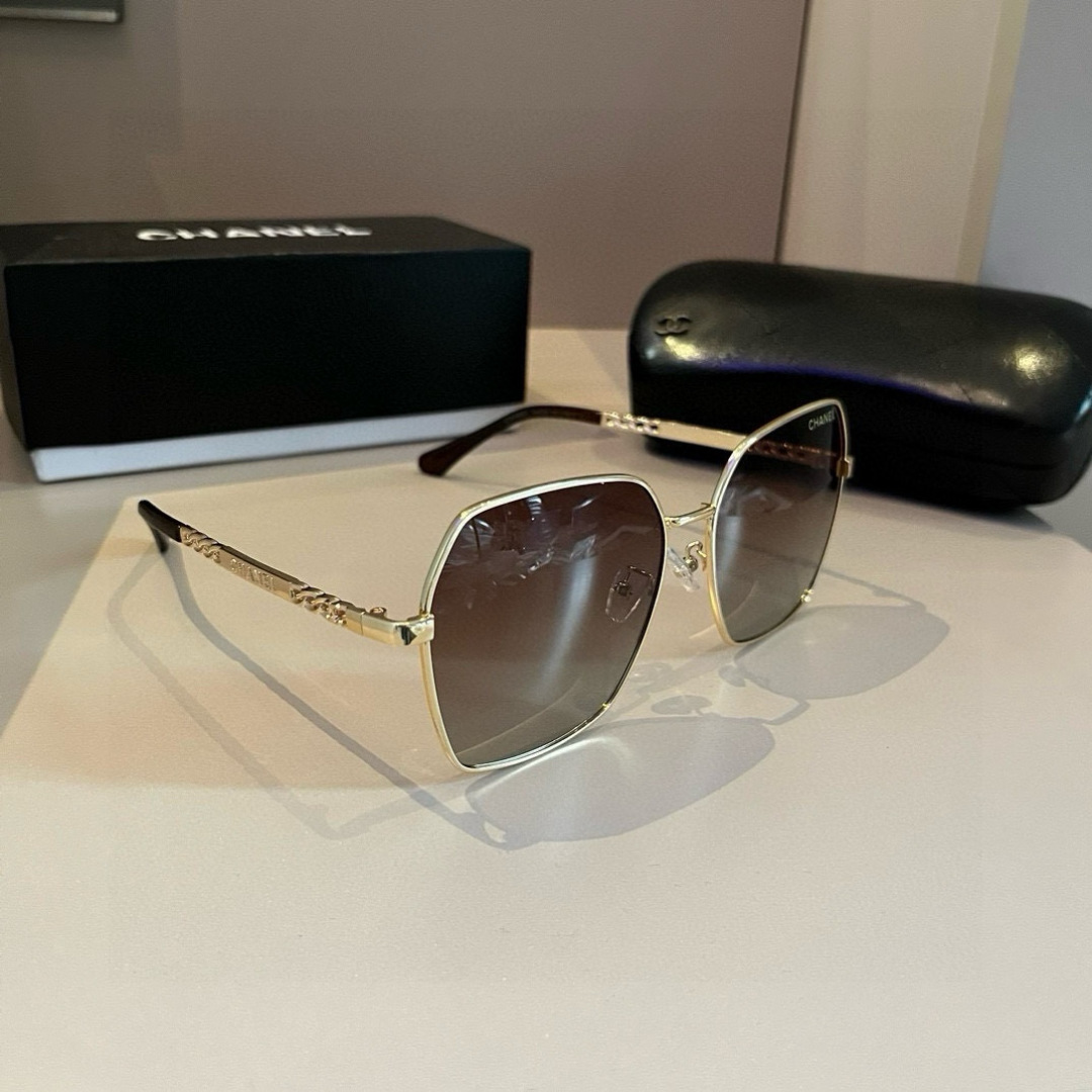 NO:374340,Chanel sunglasses round face treasure look over, super covers the fleshy face, showing the face, Xiaochuan Xiaoxiangfeng 24 new large square frame sunglasses are versatile and slim, huge and small face, big face, round face, fleshy face, one-small glasses, sunglasses, glasses, chanel19860909Chanel太阳镜圆脸宝看过来,超遮肉肉脸,显脸小川小香风24新款大方框墨镜百搭显瘦,巨显脸小 大脸,圆脸,肉肉脸一镜搞定眼镜墨镜太阳镜,眼镜,chanel,glasses