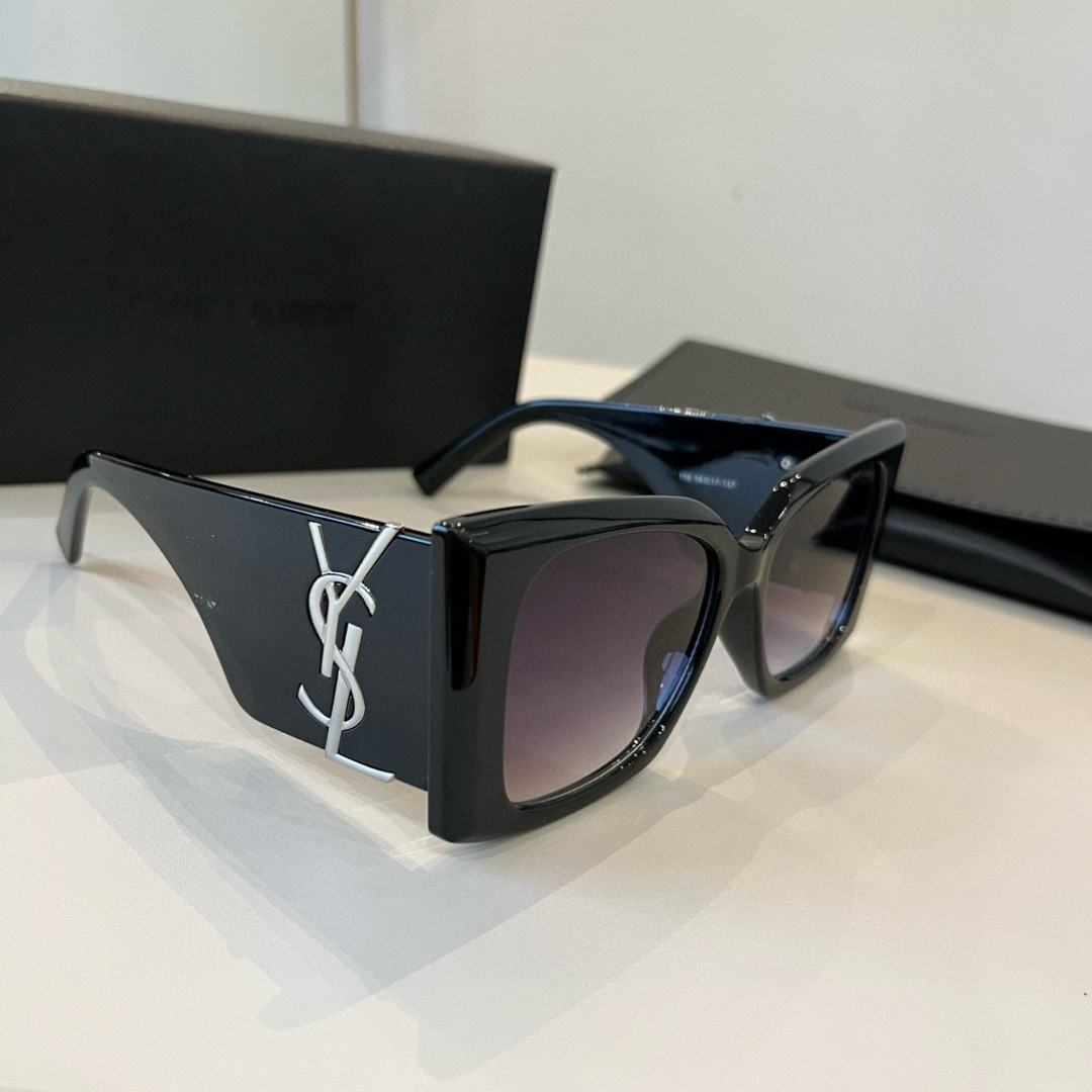 Солнцезащитные очки YSL Saint Laurent черные