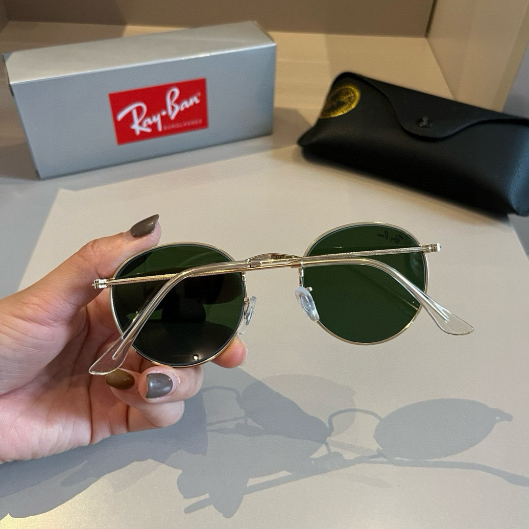 💰120¥

雷朋潮男型女炸街款墨镜🕶️，轻盈不压鼻子 儿童款