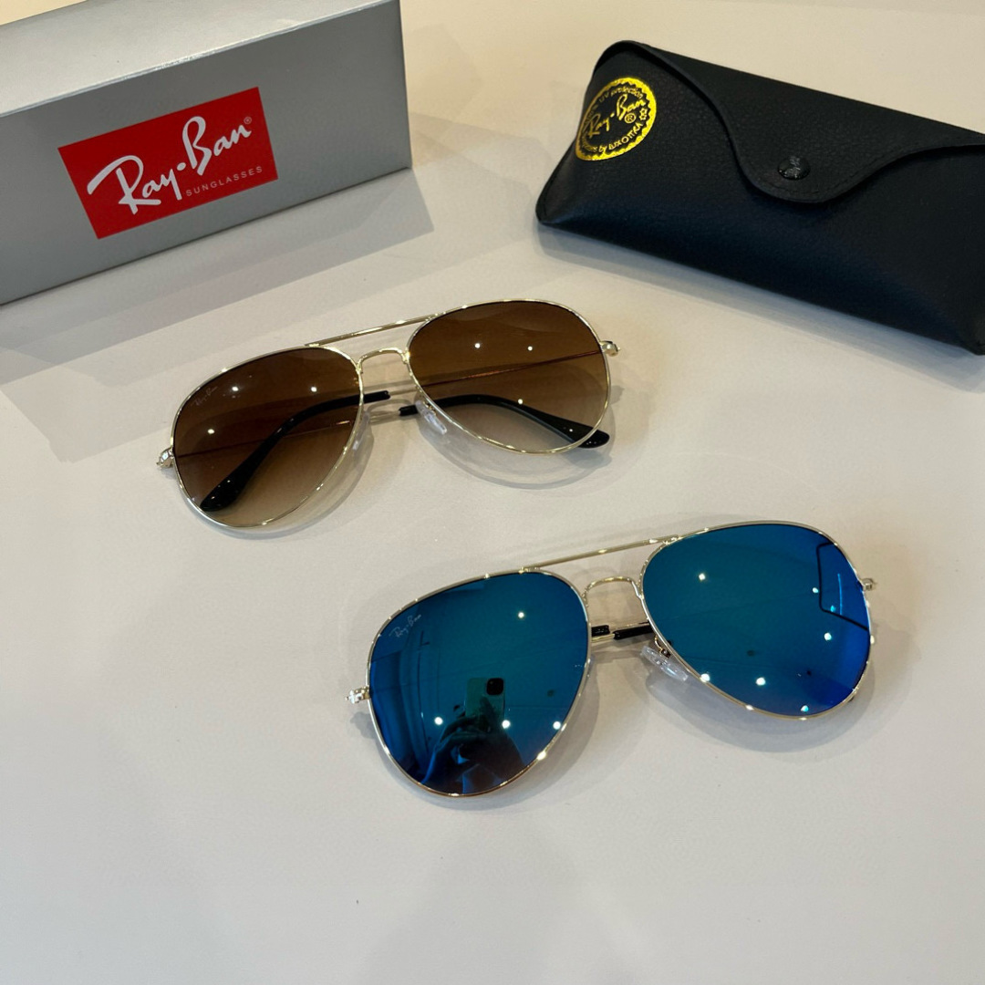💰130¥
雷朋(RayBan)经典飞行镜系列
作为美国空军的标志之一,深受各大明星追捧始终引领世界潮流风向标,永不落时的风格、永无止境的灵感,一直在创新,从未被超越。
此款太阳镜不仅具有高性能和舒适度,高辨识度的泪滴状镜片更充分展现硬朗帅气,英姿飒爽的酷感型格。高清晰度镜片具有很高的冲击性和耐磨性,让人很难不爱